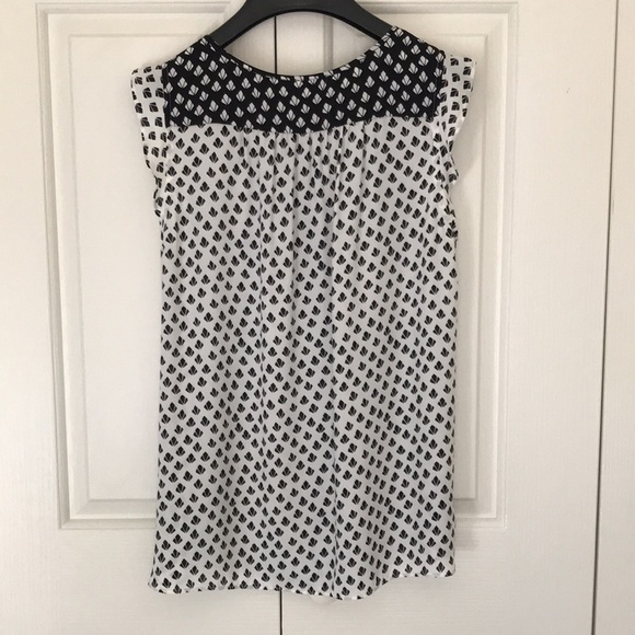 LOFT Black White Geo Print Henley Blouse Cap Sleeve Lightweight Top SP - Picture 3 of 13